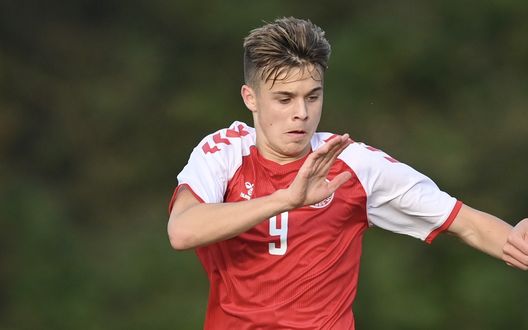 Oliver Ross (centravanti Aalborg) qui con la maglia della Danimarca Under 18 | News (Getty Images) Oliver Ross Aalborg Danimarca Under 18