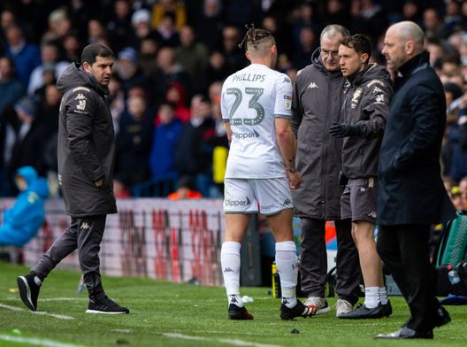 (Photo by Alex Dodd - CameraSport via Getty Images) Phillips saluta il Leeds, “Marcelo il miglior allenatore mai incontrato”: è già derby con Pep?- immagine 3