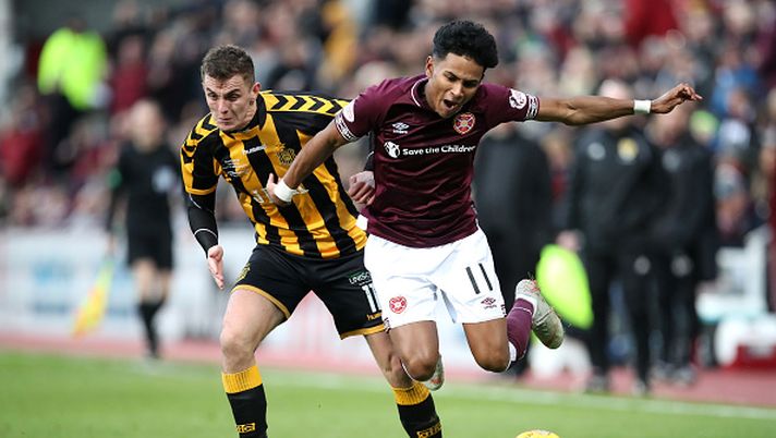 EDINBURGH, SCOTLAND - FEBRUARY 10: Demetri Mitchell of Hearts battles for possession with Stephen Wilson of Auchinleck Talbot during the Scottish Cup 5th Round match between Heart of Midlothian and Auchinleck Talbot at Tynecastle Stadium on February 10, 2019 in Edinburgh, Scotland. (Photo by Ian MacNicol/Getty Images) Da una sponda all’altra di Edimburgo alla vigilia del derby: “E lo giocherà anche…” - immagine 1