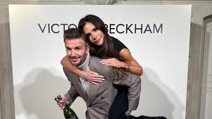 Victoria Beckham, successo a Parigi. Il marito: “Anno difficile, orgoglioso di te” - immagine 1