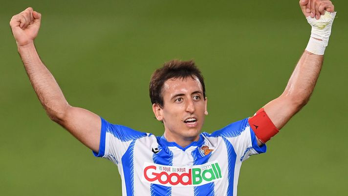 VILLAREAL, SPAIN - JULY 13: Mikel Oyarzabal of Real Sociedad celebrates at the end of the Liga match between Villarreal CF and Real Sociedad at Estadio de la Ceramica on July 13, 2020 in Villareal, Spain. Football Stadiums around Europe remain empty due to the Coronavirus Pandemic as Government social distancing laws prohibit fans inside venues resulting in all fixtures being played behind closed doors. (Photo by David Ramos/Getty Images) VILLAREAL, SPAIN - JULY 13: Mikel Oyarzabal of Real Sociedad celebrates at the end of the Liga match between Villarreal CF and Real Sociedad at Estadio de la Ceramica on July 13, 2020 in Villareal, Spain. Football Stadiums around Europe remain empty due to the Coronavirus Pandemic as Government social distancing laws prohibit fans inside venues resulting in all fixtures being played behind closed doors. (Photo by David Ramos/Getty Images)