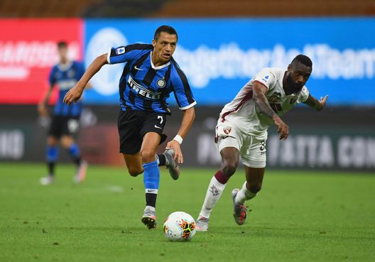  MILAN, ITALY - JULY 13: Alexis Sanchez of FC Internazionale in action during the Serie A match between FC Internazionale and Torino FC at Stadio Giuseppe Meazza on July 13, 2020 in Milan, Italy. (Photo by Claudio Villa - Inter/Inter via Getty Images) 
