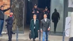 VIDEO / Dani Alves esce dal carcere dopo il pagamento della cauzione