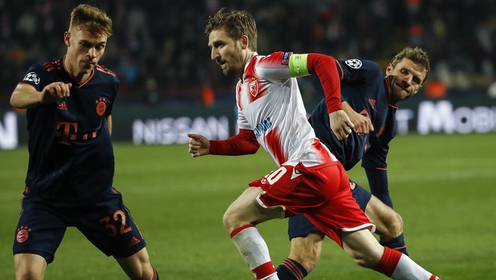 BELGRADE, SERBIA - NOVEMBER 26: Marko Marin (C) of Crvena Zvezda in action against Joshua Kimmich (L) and Thomas Muller (R) of Bayern Muenchen during the UEFA Champions League group B match between Crvena Zvezda and Bayern Muenchen at Rajko Mitic Stadium on November 26, 2019 in Belgrade, Serbia. (Photo by Srdjan Stevanovic/Getty Images) BELGRADE, SERBIA - NOVEMBER 26: Marko Marin (C) of Crvena Zvezda in action against Joshua Kimmich (L) and Thomas Muller (R) of Bayern Muenchen during the UEFA Champions League group B match between Crvena Zvezda and Bayern Muenchen at Rajko Mitic Stadium on November 26, 2019 in Belgrade, Serbia. (Photo by Srdjan Stevanovic/Getty Images)