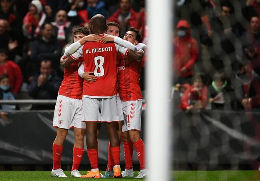 BRAGA, PORTUGAL - APRIL 07: Abel Ruiz of Sporting Braga is congratulated after scoring the opening goal during the UEFA Europa League Quarter Final Leg One match between Sporting Braga and Rangers FC at Estadio Municipal de Braga on April 07, 2022 in Braga, Portugal. (Photo by Octavio Passos/Getty Images) Sporting Braga