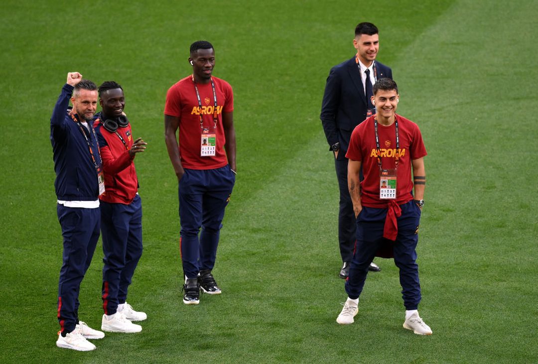La Roma sul prato della Puskas Arena. Domani la finale – FOTO GALLERY - immagine 48