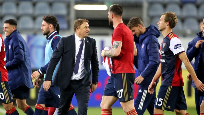 CAGLIARI, ITALY - MARCH 03:  Leonardo Semplici coach of Cagliari celebrates  the victory during the Serie A match between Cagliari Calcio  and Bologna FC at Sardegna Arena on March 03, 2021 in Cagliari, Italy. (Photo by Enrico Locci/Getty Images) 