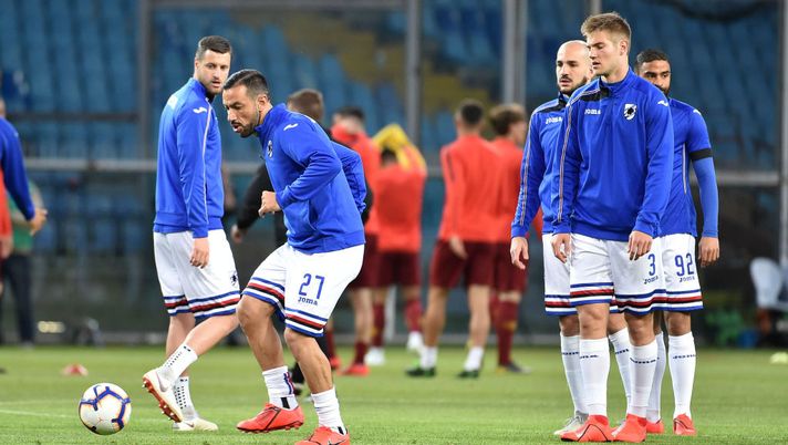 GENOA, ITALY - APRIL 06: UC Sampdoria players with Fabio Quagliarella during the training session before the Serie A match between UC Sampdoria and AS Roma at Stadio Luigi Ferraris on April 6, 2019 in Genoa, Italy. (Photo by Paolo Rattini/Getty Images) 