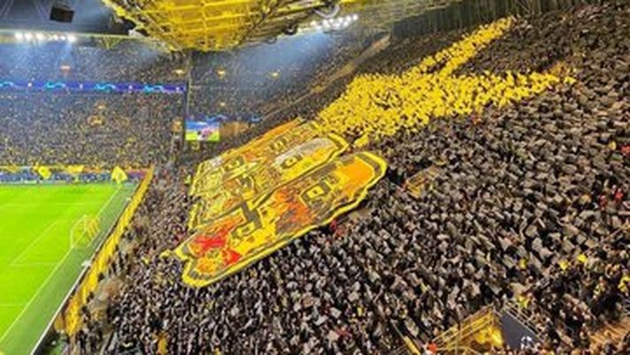 Borussia Dortmund, gli ultras lasciano a Magonza adesivi armati con delle lamette - immagine 1