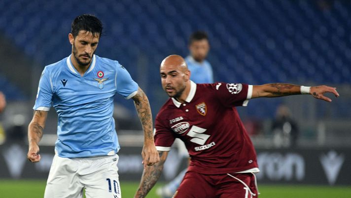ROME, ITALY - OCTOBER 30: Luis Alberto  of SS Lazio competes for the ball with Simone Zaza of Torino FC during the Serie A match between SS Lazio and Torino FC at Stadio Olimpico on October 30, 2019 in Rome, Italy.  (Photo by Marco Rosi/Getty Images) 