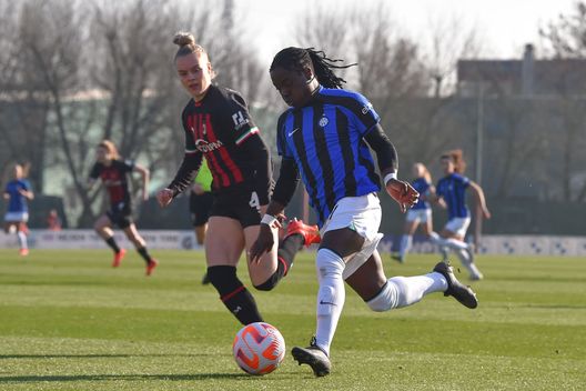 Tabitha Chawinga in azione (Photo by Mattia Pistoia - Inter/Inter via Getty Images) Derby femminile, gli errori del Milan spianano la strada all’Inter: altro poker- immagine 2