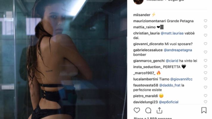 Petagna segna alla Roma, Michelly stende i follower con uno scatto hot: poi lo cancella  Petagna segna alla Roma, Michelly stende i follower con uno scatto hot: poi lo cancella