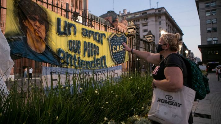 BUENOS AIRES,. ARGENTINA - NOVEMBER 25: A fan pays tribute to former football star Diego Maradona who died today on November 25, 2020 in Buenos Aires, Argentina. Diego Maradona, considered one of the biggest football stars in history, died at 60 from a heart attack on Wednesday in Buenos Aires. (Photo by Ricardo Ceppi/Getty Images) BUENOS AIRES,. ARGENTINA - NOVEMBER 25: A fan pays tribute to former football star Diego Maradona who died today on November 25, 2020 in Buenos Aires, Argentina. Diego Maradona, considered one of the biggest football stars in history, died at 60 from a heart attack on Wednesday in Buenos Aires. (Photo by Ricardo Ceppi/Getty Images)