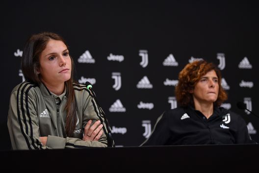 Cecilia Salvai insieme all'allenatrice della Juve Women Rita Guarino Cecilia Salvai insieme all'allenatrice della Juve Women Rita Guarino