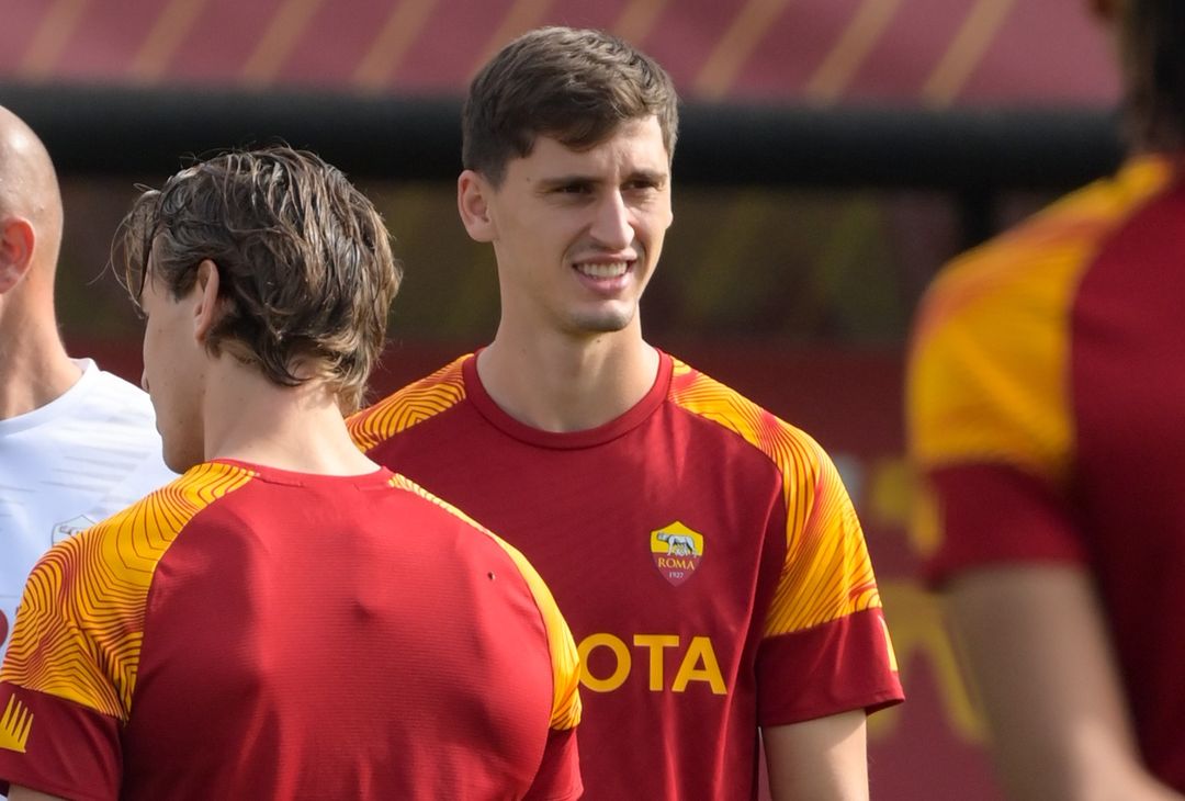 Roma In Campo Per Preparare La Sfida Con Il Napoli: C’è Kumbulla – FOTO ...