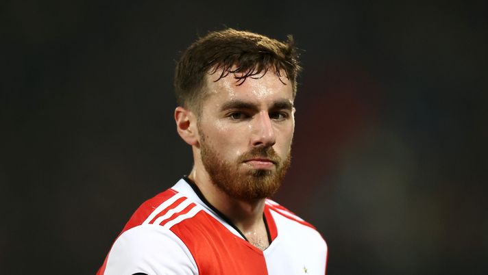 ROTTERDAM, NETHERLANDS - MARCH 17: Orkun Kokcu of Feyenoord looks on during the UEFA Conference League Round of 16 Leg Two match between Feyenoord and FK Partizan Belgrade at Feyenoord Stadium, Stadion Feijenoord also know as De Kuip on March 17, 2022 in Rotterdam, Netherlands. (Photo by Dean Mouhtaropoulos/Getty Images) Olanda, la protesta di Kokcu: “Non indosso la fascia arcobaleno, non mi sento a mio agio per motivi religiosi” - immagine 1