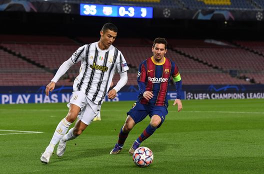 BARCELONA, SPAIN - DECEMBER 08: Cristiano Ronaldo of Juventus F.C. is put under pressure by Lionel Messi of Barcelona during the UEFA Champions League Group G stage match between FC Barcelona and Juventus at Camp Nou on December 08, 2020 in Barcelona, Spain. Sporting stadiums around Spain remain under strict restrictions due to the Coronavirus Pandemic as Government social distancing laws prohibit fans inside venues resulting in games being played behind closed doors. (Photo by David Ramos/Getty Images) BARCELONA, SPAIN - DECEMBER 08: Cristiano Ronaldo of Juventus F.C. is put under pressure by Lionel Messi of Barcelona during the UEFA Champions League Group G stage match between FC Barcelona and Juventus at Camp Nou on December 08, 2020 in Barcelona, Spain. Sporting stadiums around Spain remain under strict restrictions due to the Coronavirus Pandemic as Government social distancing laws prohibit fans inside venues resulting in games being played behind closed doors. (Photo by David Ramos/Getty Images)