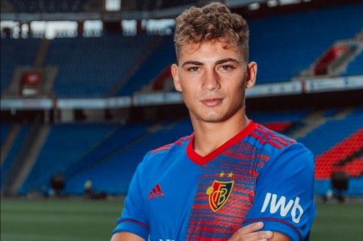 Foto presa dal profilo Instagram Ufficiale di Sebastiano Esposito Foto presa dal profilo Instagram Ufficiale di Sebastiano Esposito