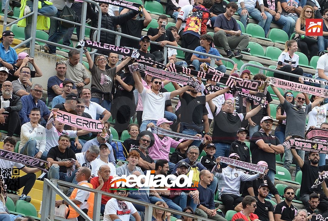 FOTOTIFO Palermo-Pisa 3-3, i tifosi allo Stadio “Renzo Barbera” (Gallery)- immagine 1