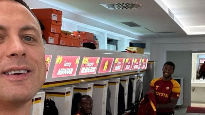 Matic e lo scherzo a Dybala. I complici sono Wijnaldum e Abraham - immagine 1