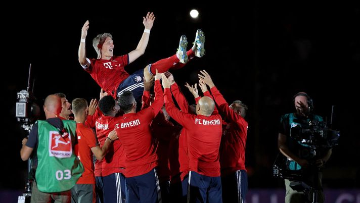 MUNICH, GERMANY - AUGUST 28: Sebastian Schweinsteiger (C) of Muenchen celebrate with team mates after the Friendly Match between FC Bayern Muenchen and Chicago Fire at Allianz Arena on August 28, 2018 in Munich, Germany. (Photo by Adam Pretty/Bongarts/Getty Images,) MUNICH, GERMANY - AUGUST 28: Sebastian Schweinsteiger (C) of Muenchen celebrate with team mates after the Friendly Match between FC Bayern Muenchen and Chicago Fire at Allianz Arena on August 28, 2018 in Munich, Germany. (Photo by Adam Pretty/Bongarts/Getty Images,)