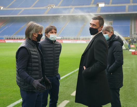 Maldini e Massara, dirigenti del Milan, a colloquio con i colleghi nerazzurri Conte e Oriali Maldini e Massara, dirigenti del Milan, a colloquio con i colleghi nerazzurri Conte e Oriali