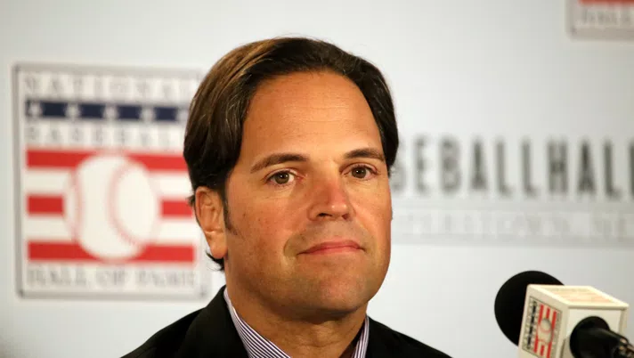 Mike Piazza awaits the start of the Hall of Fame press conference.