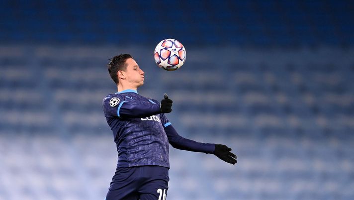 MANCHESTER, ENGLAND - DECEMBER 09: Florian Thauvin of Marseille controlls the ball during the UEFA Champions League Group C stage match between Manchester City and Olympique de Marseille at Etihad Stadium on December 09, 2020 in Manchester, England. (Photo by Laurence Griffiths/Getty Images) 