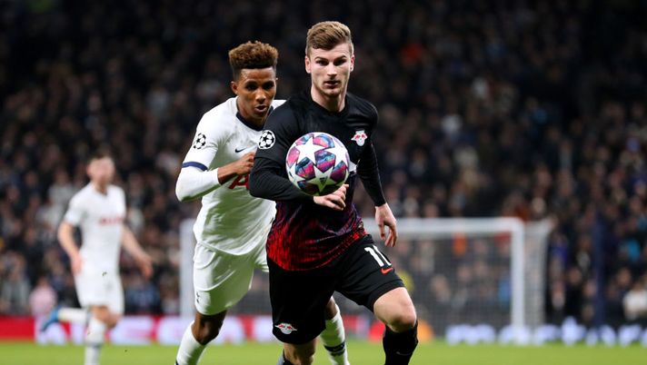 LONDON, ENGLAND - FEBRUARY 19: Timo Werner of RB Leipzig and Gedson Fernandes of Tottenham Hotspur during the UEFA Champions League round of 16 first leg match between Tottenham Hotspur and RB Leipzig at Tottenham Hotspur Stadium on February 19, 2020 in London, United Kingdom. (Photo by Catherine Ivill/Getty Images) 