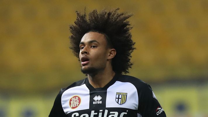 PARMA, ITALY - FEBRUARY 07: Joshua Zirkzee of Parma Calcio in action during the Serie A match between Parma Calcio and Bologna FC at Stadio Ennio Tardini on February 7, 2021 in Parma, Italy. (Photo by Gabriele Maltinti/Getty Images) Cor Sport – Sprint Zirkzee, costa 10 milioni - immagine 1
