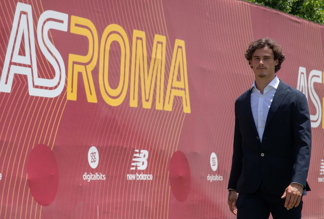 Ecco Svilar: gli scatti tra arrivo, firma e nuova maglia a Trigoria – FOTO GALLERY - immagine 40