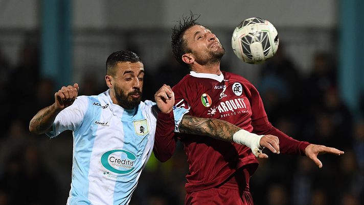 CHIAVARI, ITALY - NOVEMBER 25:  Francesco Caputo (L) of Virtus Entella clashes with Nahuel Valentini of AC Spezia during the Serie B match between Virtus Entella and AC Spezia at Stadio Comunale on November 25, 2016 in Chiavari, Italy.  (Photo by Valerio Pennicino/Getty Images) 