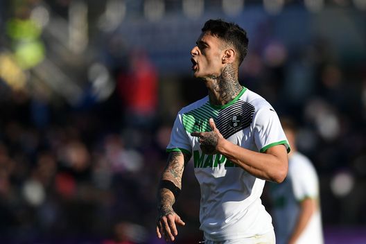 FLORENCE, ITALY - DECEMBER 19: Gianluca Scamacca of US Sassuolo looks on during the Serie A match between ACF Fiorentina and US Sassuolo at Stadio Artemio Franchi on December 19, 2021 in Florence, Italy. (Photo by Alessandro Sabattini/Getty Images) Scamacca