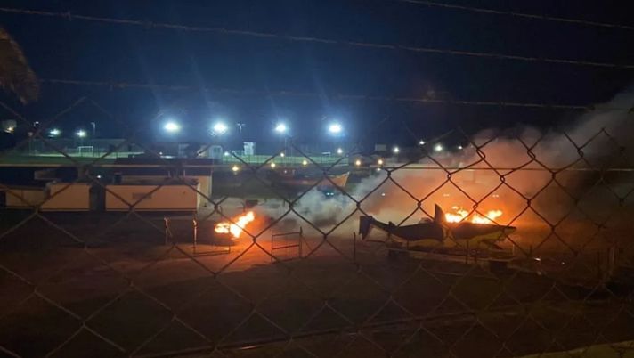 Argentina, l’Aldosivi rischia la retrocessione: i tifosi bruciano le auto dei giocatori Argentina, l’Aldosivi rischia la retrocessione: i tifosi bruciano le auto dei giocatori - immagine 1