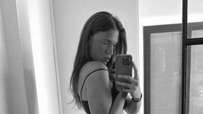 Selfie bollente per Carolina Marcialis. Lady Cassano si scatena, lato B super - immagine 1