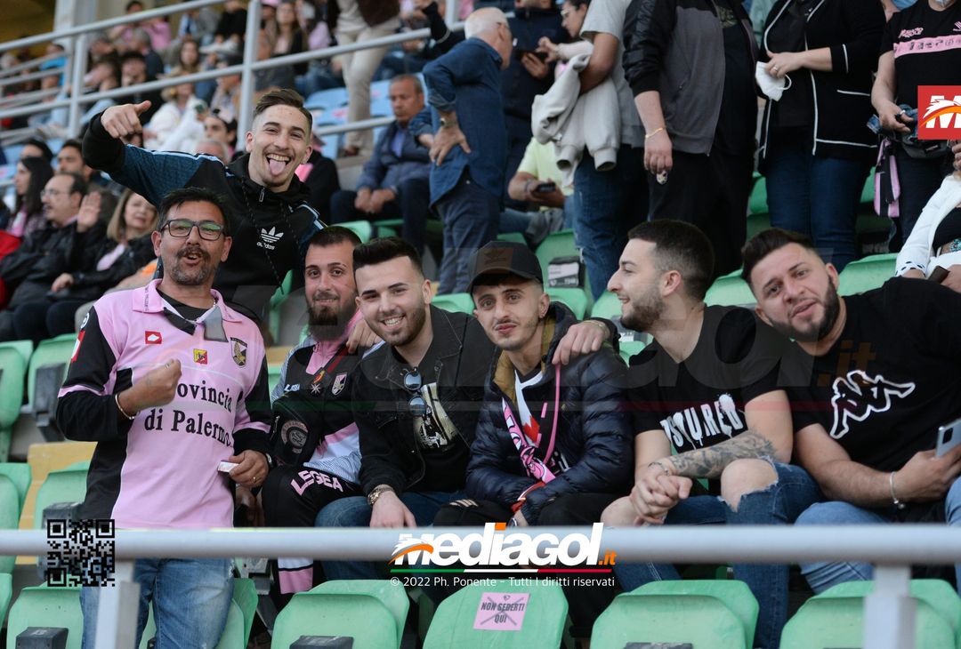 Fototifo, i tifosi allo stadio per Palermo-Virtus Entella 2-2 (gallery) - immagine 105