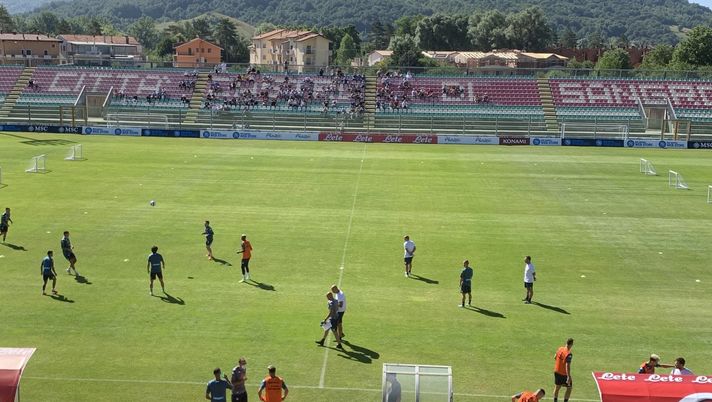 Castel di Sangro Day 2, lavoro in due gruppi: allenamento sui movimenti difensivi ed offensivi 