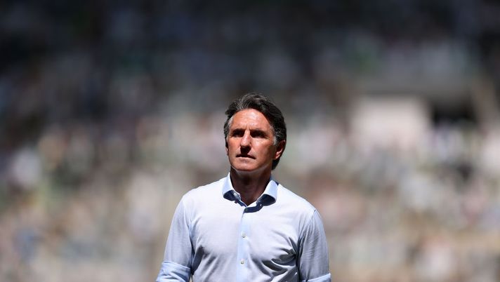 MOENCHENGLADBACH, GERMANY - JUNE 27: Bruno Labbadia, Head Coach of Hertha BSC looks on prior to the Bundesliga match between Borussia Moenchengladbach and Hertha BSC at Borussia-Park on June 27, 2020 in Moenchengladbach, Germany. (Photo by Lars Baron/Getty Images) 
