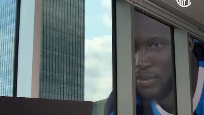 “Il gigante è arrivato”. L’Inter si supera, il video di presentazione di Lukaku è top “Il gigante è arrivato”. L’Inter si supera, il video di presentazione di Lukaku è top