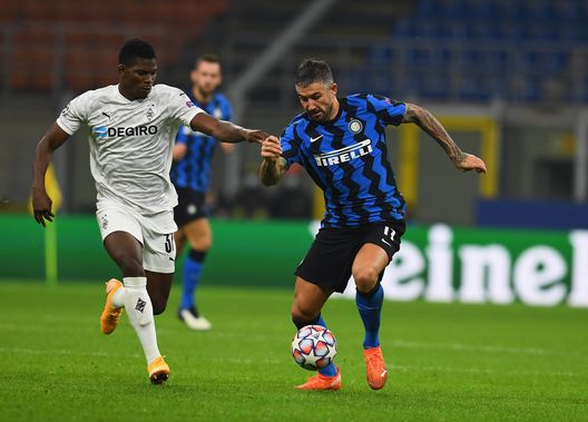 MILAN, ITALY - OCTOBER 21: Aleksandar Kolarov of FC Internazionale in action during the UEFA Champions League Group B stage match between FC Internazionale and Borussia Moenchengladbach at Stadio Giuseppe Meazza on October 21, 2020 in Milan, Italy. (Photo by Claudio Villa - Inter/Inter via Getty Images) MILAN, ITALY - OCTOBER 21: Aleksandar Kolarov of FC Internazionale in action during the UEFA Champions League Group B stage match between FC Internazionale and Borussia Moenchengladbach at Stadio Giuseppe Meazza on October 21, 2020 in Milan, Italy. (Photo by Claudio Villa - Inter/Inter via Getty Images)