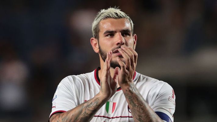 BERGAMO, ITALY - AUGUST 21: Theo Hernandez of AC Milan greets the fans at the end of the Serie A match between Atalanta BC and AC Milan at Gewiss Stadium on August 21, 2022 in Bergamo, Italy. (Photo by Emilio Andreoli/Getty Images) Theo Hernandez: “Milan, hai un top giocatore in prestito: noi lo aspettiamo qui” - immagine 1