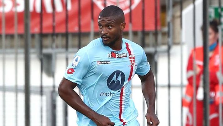 MONZA, ITALY - SEPTEMBER 05: Marlon Da Silva of AC Monza in action during the Serie A match between AC Monza and Atalanta BC at Stadio Brianteo on September 05, 2022 in Monza, Italy. (Photo by Marco Luzzani/Getty Images) Il Monza ritrova Marlon: la probabile formazione e cosa filtra su Petagna - immagine 1