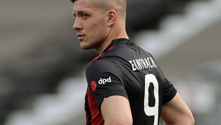 Luka Jovic (attaccante Real Madrid), qui con la maglia dell'Eintracht Francoforte, è un obiettivo del Milan per il calciomercato estivo | AC Milan News (Getty Images) 