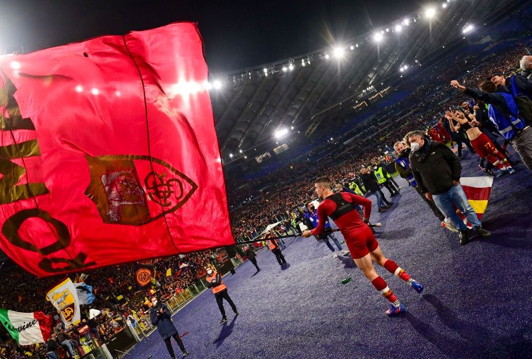 La Roma si scatena: Mancini con la bandiera, Abraham si spoglia – FOTO GALLERY - immagine 22