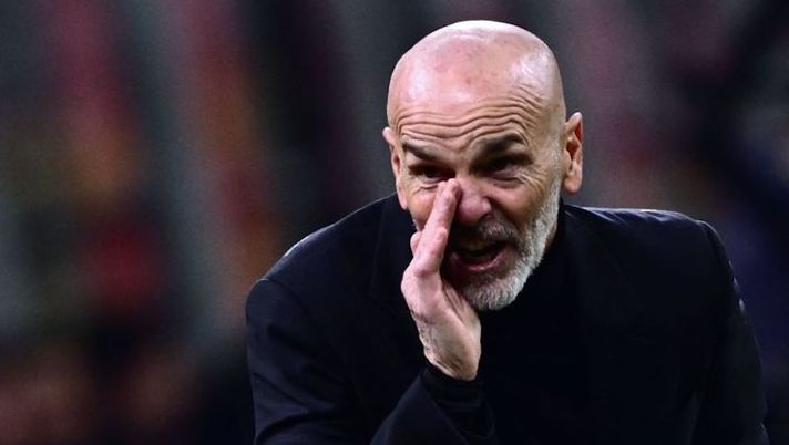 AC Milan's Italian coach Stefano Pioli shouts instructions during the Italian Serie A football match between AC Milan and Torino on February 10, 2023 at the San Siro stadium in Milan. (Photo by Marco BERTORELLO / AFP) (Photo by MARCO BERTORELLO/AFP via Getty Images) Milan cambia senza gli squalificati Krunic e Leao, Gazzetta: “Da Kjaer a De Ketelaere, le novità” - immagine 1