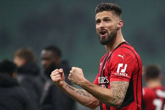 Olivier Giroud (attaccante AC Milan) esulta per la vittoria nel derby Inter-Milan 1-2 (Serie A 2021-2022) | News (Getty Images) Olivier Giroud AC Milan