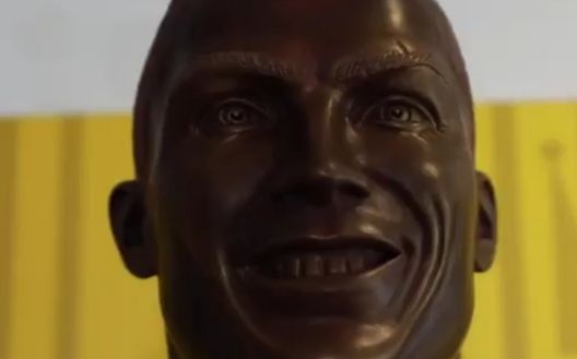 Cristiano Ronaldo: la statua di cioccolato in primo piano... 