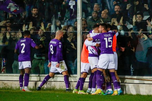 GERMOGLI PH: 9 NOVEMBRE 2022 FIRENZE STADIO ARTEMIO FRANCHI SERIE A FIORENTINA VS SALERNITANA NELLA FOTO ESULTANZA GOL JOVIC Italiano studia i viola alla tv, per gli altri compiti a casa nella sosta- immagine 2