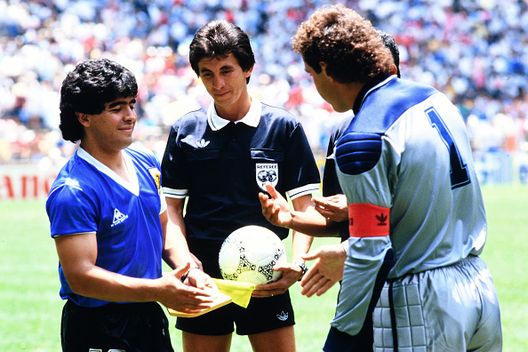 (Photo by Etsuo Hara/Getty Images) Il Mondiale di Maradona: torna a parlare l’arbitro della Mano de Dios- immagine 2