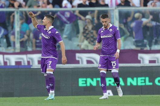 FLORENCE, ITALY - MAY 27: Luka Jovic of ACF Fiorentina celebrates after scoring a goal during the Serie A match between ACF Fiorentina and AS Roma at Stadio Artemio Franchi on May 27, 2023 in Florence, Italy. (Photo by Gabriele Maltinti/Getty Images) Flachi: “Io punterei su Jovic, ha reagito bene agli errori. Spesso manca Igor”- immagine 2